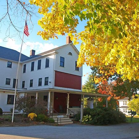 Woodbound Inn Rindge Екстериор снимка