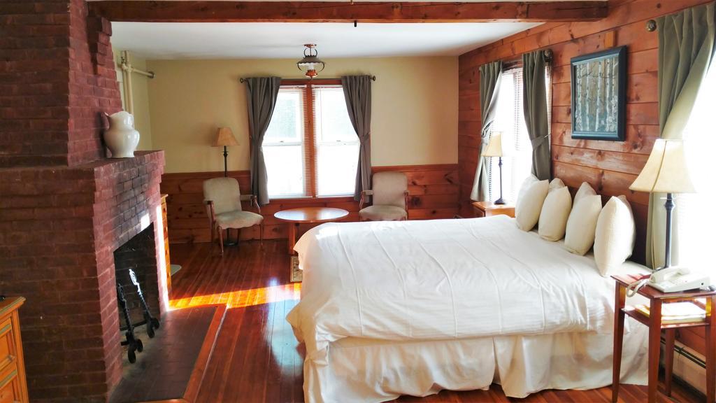 Woodbound Inn Rindge Екстериор снимка