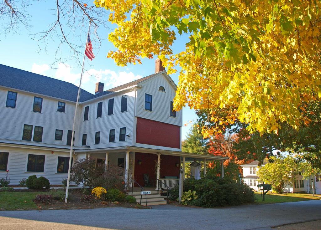 Woodbound Inn Rindge Екстериор снимка