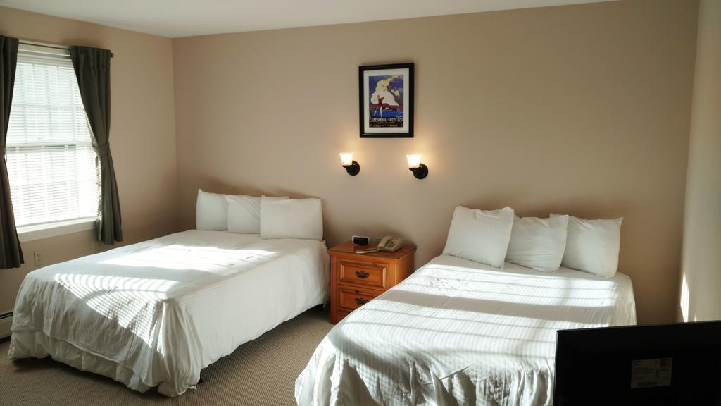 Woodbound Inn Rindge Екстериор снимка
