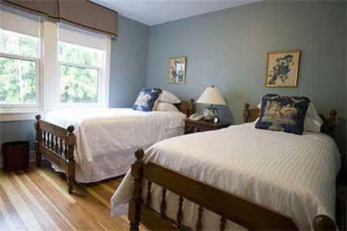 Woodbound Inn Rindge Екстериор снимка